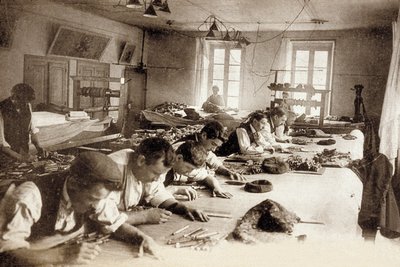 Fábrica de tapices de Aubusson, Francia, hacia 1900 (foto en blanco y negro) de Photographer French