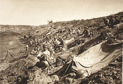 Batallón de infantería alemán en posición de reserva, durante el avance al norte de Focsani, agosto de 1917 (foto b/n) de Photographer German
