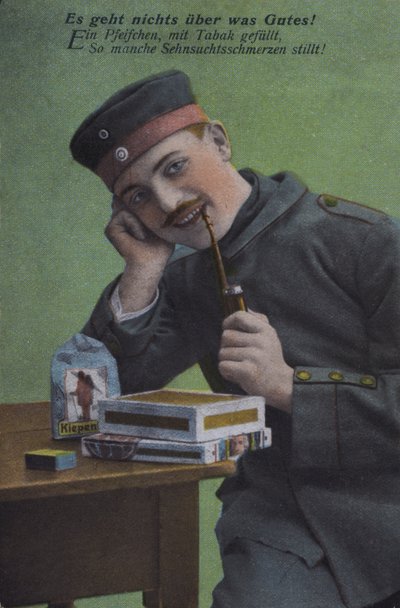 Soldado alemán fumando su pipa de Photographer German