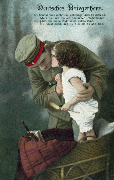 Niña besando a un soldado alemán de Photographer German