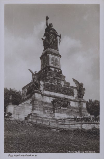Nationaldenkmal, monumento que conmemora la unificación de Alemania, Rudesheim am Rhein, Hesse (foto en b/n) de Photographer German