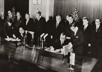 El 26 de mayo de 1972 se firmó el Tratado de Tráfico, el primer tratado estatal entre la República Democrática Alemana y la República Federal de Alemania, en la capital de la RDA, Berlín de Photographer German