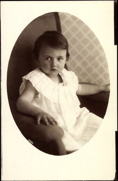 Passepartout Ak Princesa Hilda de Baviera como niña pequeña de Photographer German