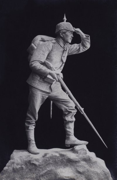 Escultura de un soldado alemán de la Primera Guerra Mundial mirando el campo de batalla de Photographer German