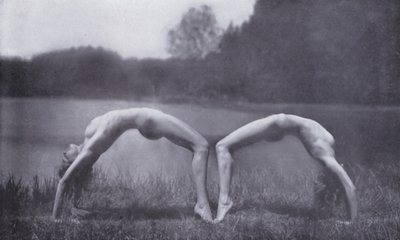 El cuerpo bello, cultura física para mujeres (foto b/n) de Photographer German