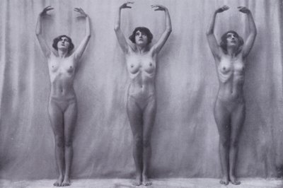 El cuerpo bello, cultura física para mujeres (foto b/n) de Photographer German