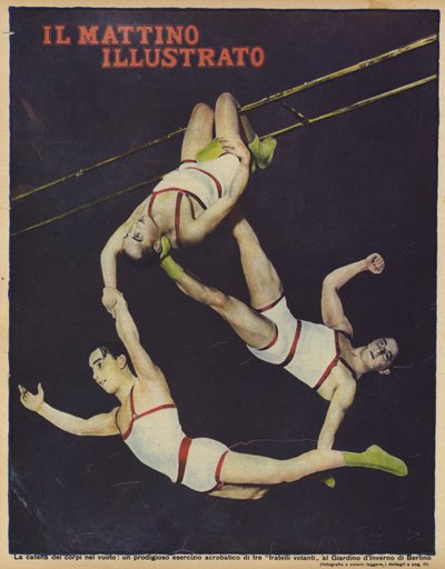 Los Hermanos Voladores, trío de acróbatas actuando en el teatro Wintergarten de Berlín, Alemania de Photographer German