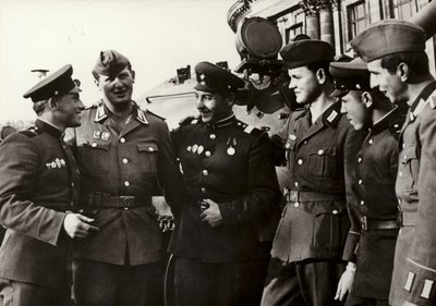 Los soldados del Ejército Popular Nacional mantienen una estrecha amistad con los soldados del Ejército Soviético de Photographer German