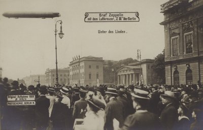Zeppelin LZ III volando sobre Unter den Linden, Berlín de Photographer German