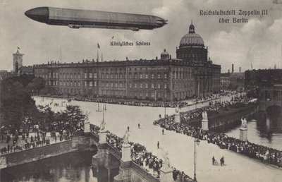 Zeppelin LZ III volando sobre el Palacio de la Ciudad, Berlín de Photographer German
