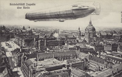 Dirigible Zeppelin volando sobre Berlín de Photographer German