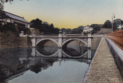 Japón, c.1912: Entrada al Palacio Imperial, Tokio; Donde solía estar el castillo de los Shogunes en la época del sistema feudal de Photographer Japanese