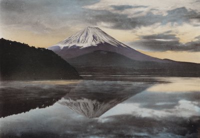 Japón, c.1912: Monte Fuji desde el Lago Shoji de Photographer Japanese