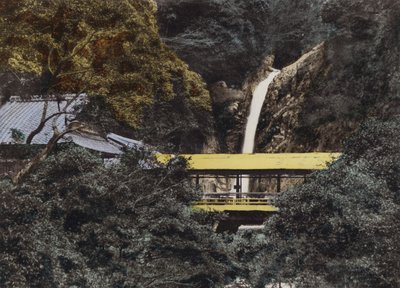 Japón, c.1912: Cascada Nunobiki de 43 pies de altura, la ciudad de Kobe obtiene agua de esta cascada, Kobe de Photographer Japanese