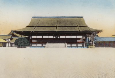 Japón, c.1912: Salón Shishinden en el Palacio de Kioto, utilizado para la audiencia de año nuevo y otras grandes ceremonias; La entronización del emperador actual se celebró aquí en 1868, Kioto de Photographer Japanese