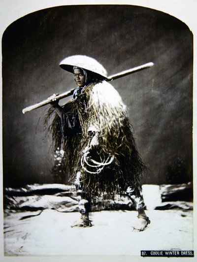 Portero japonés con su ropa de invierno, c.1900 de Photographer Japanese
