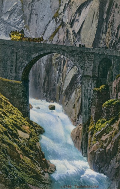 Carruaje cruzando el Teufelsbrucke por el desfiladero de Schollenen en Suiza. Postal enviada en 1913. de Photographer Swiss