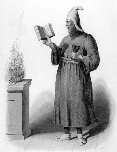 Sumo sacerdote de los Guebres. (Adoradores del fuego), grabado por Le Conte, de 
