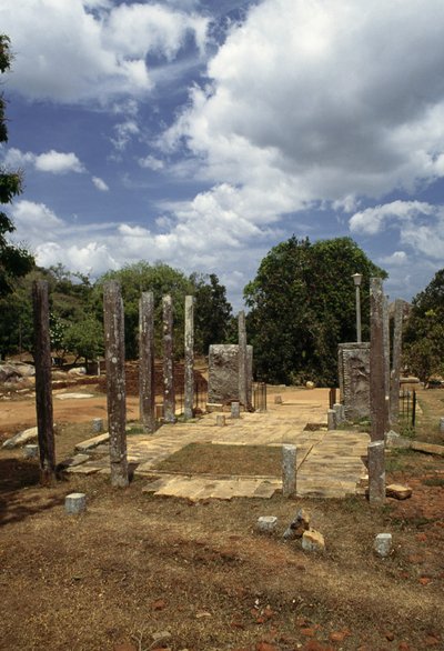 Cámara de reliquias, Mihintale, cerca de Anuradhapura, Sri Lanka de Blaise Nicolas Le Sueur