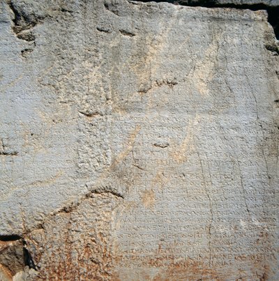 Muro con inscripciones cerca del Templo de Apolo, Delfos (Lista del Patrimonio Mundial de la Unesco) de Blaise Nicolas Le Sueur