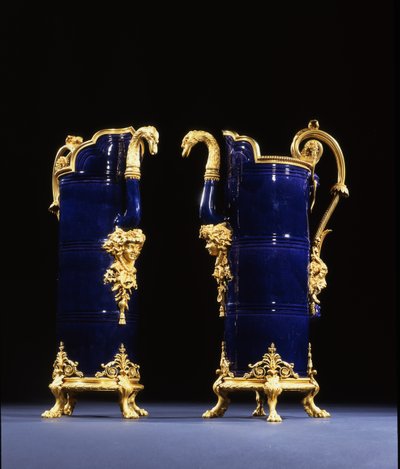 Dos jarras, c.1767 de Pierre Gouthière