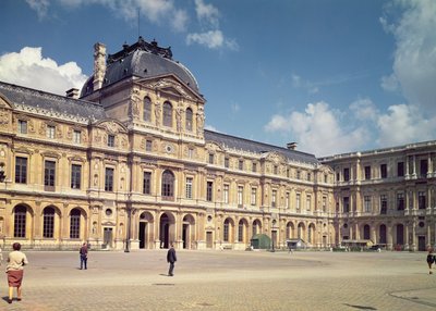 La fachada de Enrique II en la Cour Carrée de Pierre Lescot