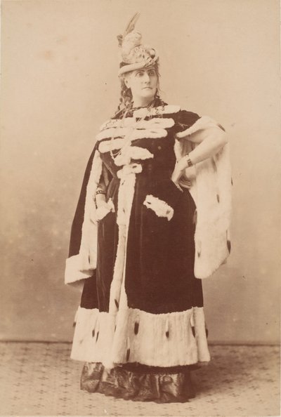 [La Condesa en Capa de Armiño], 1860s de Pierre Louis Pierson