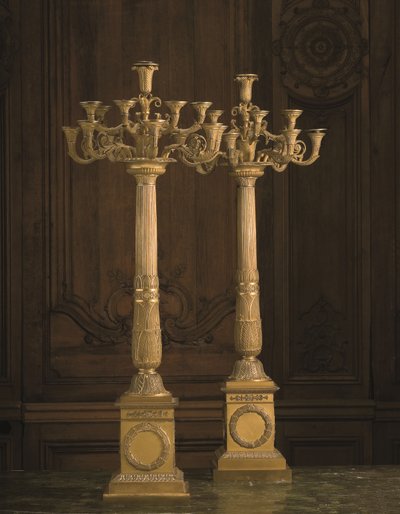 Pareja de candelabros imperio de doce brazos en ormolu, principios del siglo XIX (bronce dorado) de Pierre Philippe Thomire