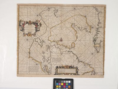 New Map Of The Northeasternmost Coast Of America (grabado y coloreado a mano sobre papel verjurado blanco hueso) de Pieter Goos