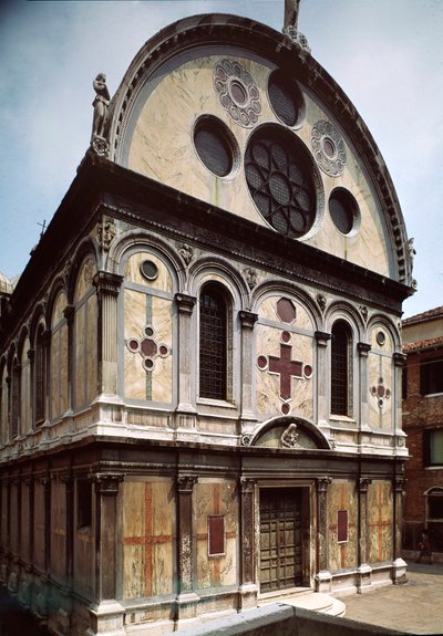 Fachada de la Iglesia de Santa Maria dei Miracoli (Santa María de los Milagros) hecha por Pietro Lombardo (1435-1515) 1481-1489 Venecia, Italia de Pietro Lombardo