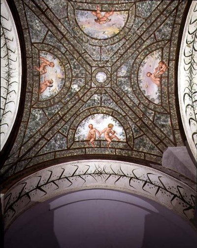 El pórtico jónico semicircular, (detalle) del techo abovedado decorado con putti en un jardín de Pietro Venale