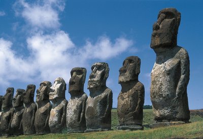 Estatuas Moai, Parque Nacional Rapa Nui, Isla de Pascua, Chile de Polynesian Polynesian