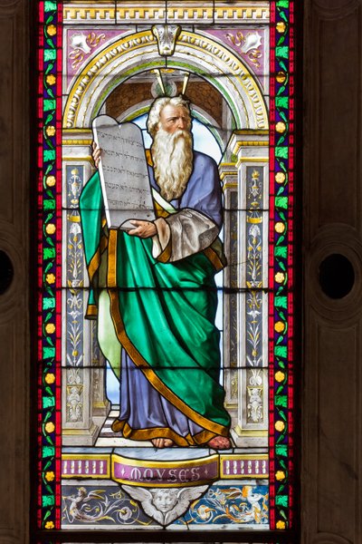 Génova, Duomo (Catedral de San Lorenzo), la Capilla de San Juan Bautista: vidrieras de Pompeo Bertini de Pompeo Bertini