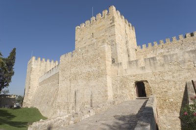 Vista exterior del castillo de Portuguese School