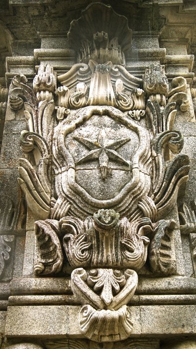Cara norte del obelisco del Santuario de Nuestra Señora de los Remedios, Lamego, Portugal. 1738 de Portuguese School