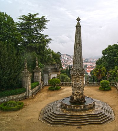 Obelisco del Santuario de Nuestra Señora de los Remedios, Lamego, Portugal. 1738 de Portuguese School