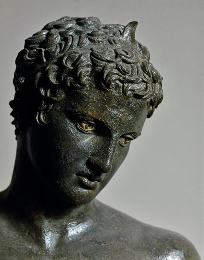 Arte griego: estatua de bronce del 