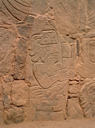 Figura de un guerrero con casco y portando un garrote (piedra) de Pre Columbian Pre Columbian
