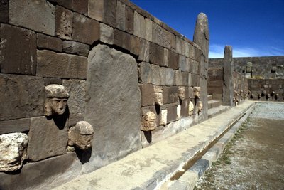 Sitio arqueológico precolombino de Tiahuanaco, Bolivia. de Pre Columbian Pre Columbian