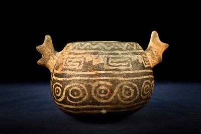 Cerámica globular con decoración zoomorfa / Arte precolombino (terracota) de Precolombian Precolombian