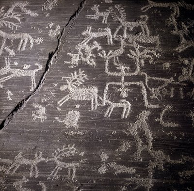 Civilización de los Camunni, Prehistoria, arte rupestre: roca funeraria, detalles de la gran roca de Naquane, en Valcamonica. Museo arqueológico de Milán de Prehistoric Prehistoric