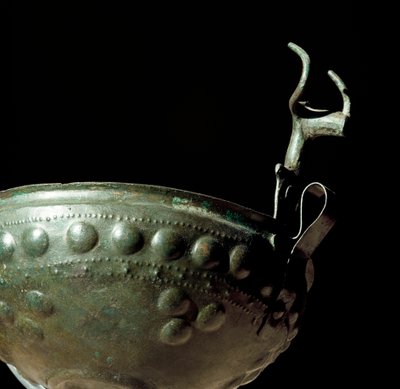Civilización etrusca: copa de bronce de la necrópolis de Tolfa, Lacio. Siglo X a.C. de Prehistoric Prehistoric