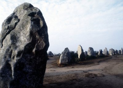 Monumentos megalíticos de Carnac en Kermario. de Prehistoric Prehistoric