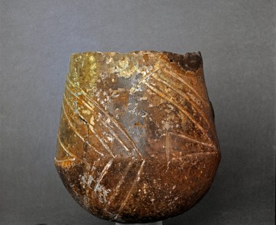 Prehistoria: vaso de terracota de la necrópolis de Caolino al Sasso di Furbara, Lacio. Edad de Piedra. Neolítico. Roma, Museo Nazionale Preistorico Etnografico Luigi Pigorini de Prehistoric Prehistoric