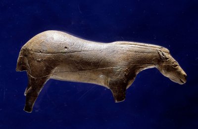 Arte prehistórico (Magdaleniense Medio): escultura en redondo de caballo en marfil de mamut de Prehistoric Prehistoric