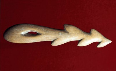 Prehistoria: arpón de hueso usado para la pesca de Prehistoric Prehistoric