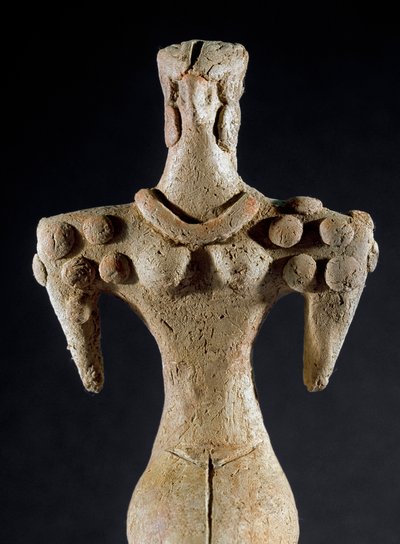 Prehistoria: estatuilla de arcilla de una mujer con hombros cuadrados de Turkmenistán central (región de Kara-Depe). 4000-3700 a.C. Eneolítico, Edad del Cobre. Moscú, Instituto de Arqueología de la Academia Rusa de Ciencias, Rusia de Prehistoric Prehistoric