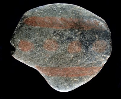 Prehistoria: guijarro pintado de la época aziliana. 9000 a.C. Saint-Germain-en-Laye, Museo Nacional de Arqueología de Prehistoric Prehistoric