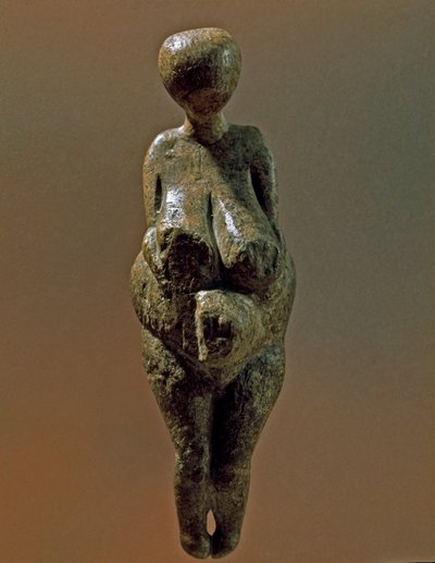 Prehistoria: estatua de mujer gravetiense del sitio de Kostenki (Óblast de Vorónezh). 30000-25000 a.C. Paleolítico Superior, Edad de Piedra. San Petersburgo, Museo de Antropología y Etnografía Pedro el Grande, Rusia de Prehistoric Prehistoric