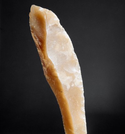 Prehistoria: punta de sílex de la Necrópolis de Arene Candide (Finale Liguria), Liguria. Paleolítico Superior, Edad de Piedra. Génova, museo de arqueología ligur de Prehistoric Prehistoric